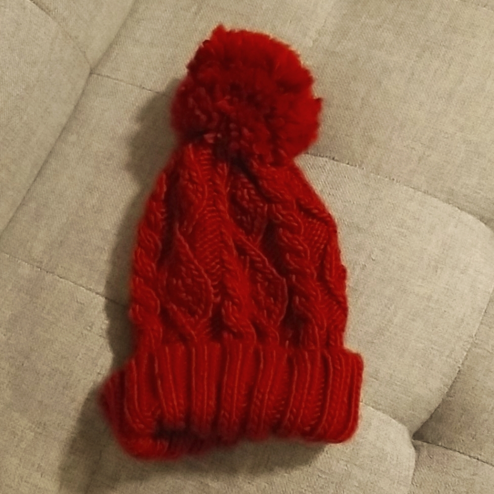 NWOT Pompom knit cozy winter hat